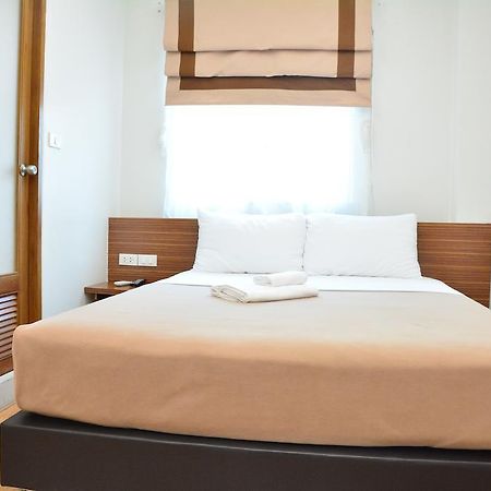 White House Asoke Sukhumvit 18 Hotel Banguecoque Exterior foto