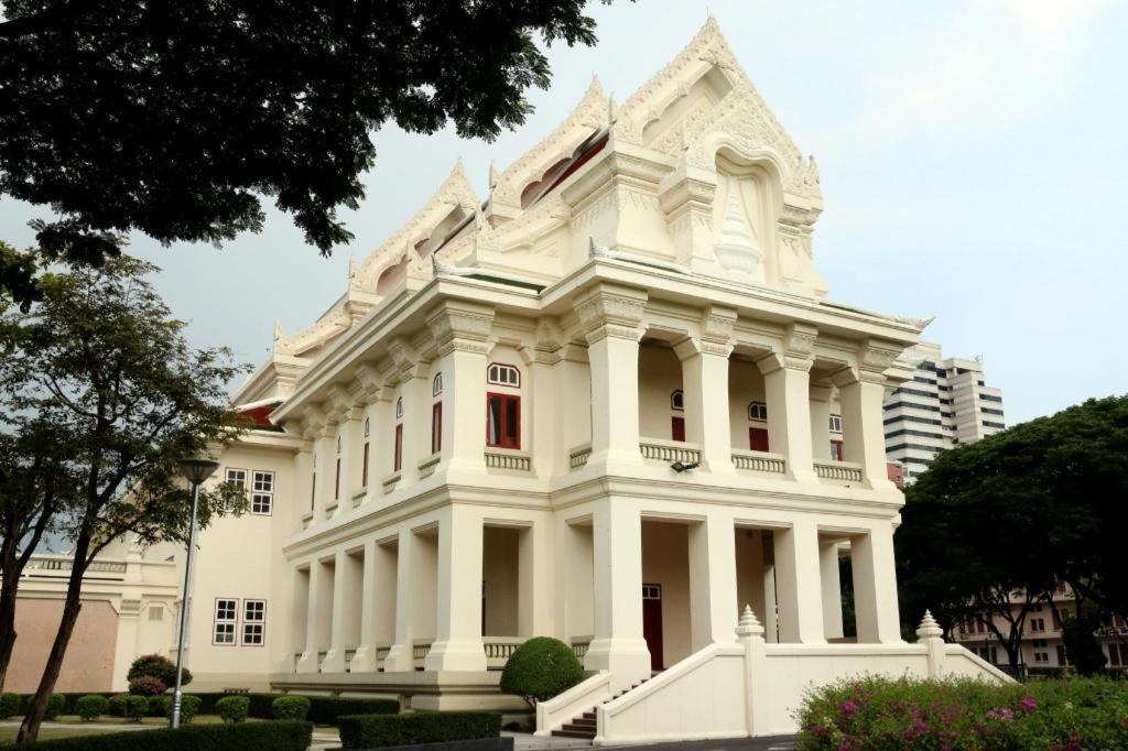 White House Asoke Sukhumvit 18 Hotel Banguecoque Exterior foto