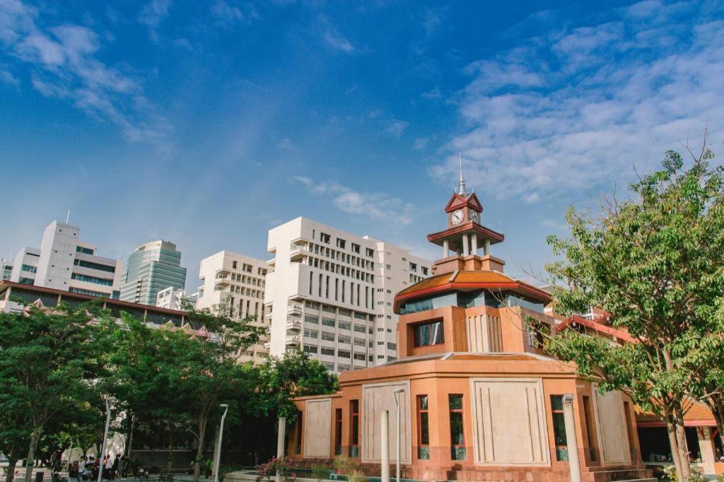 White House Asoke Sukhumvit 18 Hotel Banguecoque Exterior foto