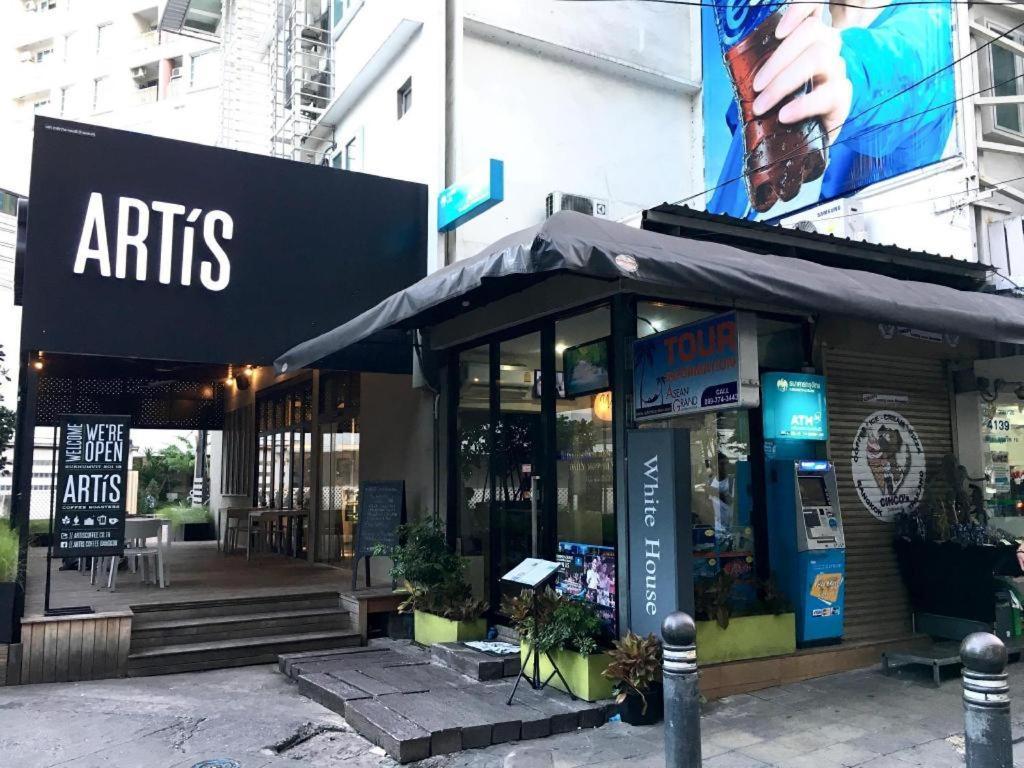 White House Asoke Sukhumvit 18 Hotel Banguecoque Exterior foto