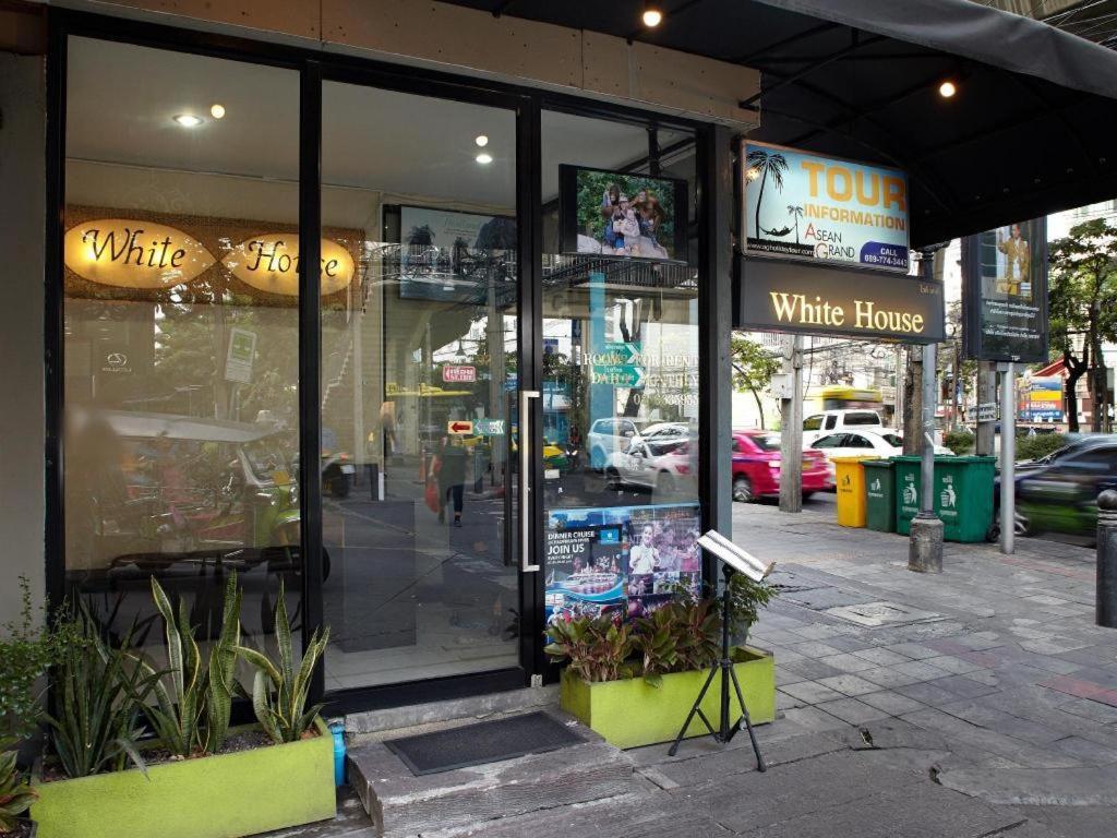White House Asoke Sukhumvit 18 Hotel Banguecoque Exterior foto