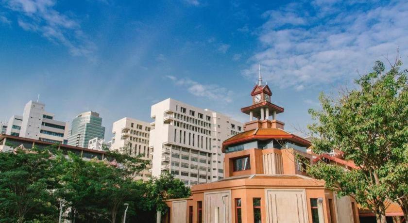 White House Asoke Sukhumvit 18 Hotel Banguecoque Exterior foto