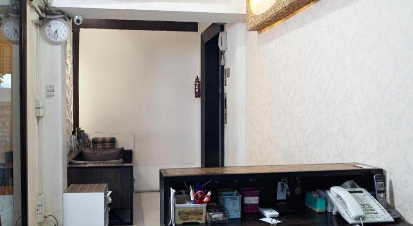 White House Asoke Sukhumvit 18 Hotel Banguecoque Exterior foto