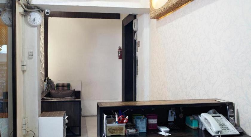 White House Asoke Sukhumvit 18 Hotel Banguecoque Exterior foto