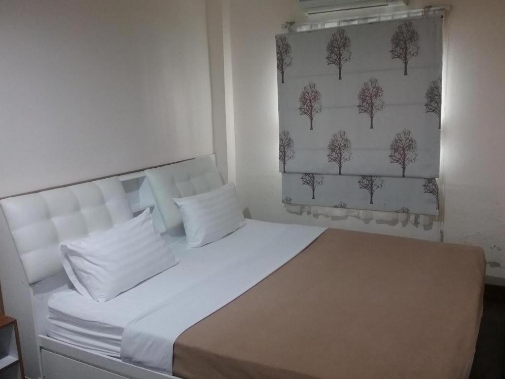 White House Asoke Sukhumvit 18 Hotel Banguecoque Exterior foto