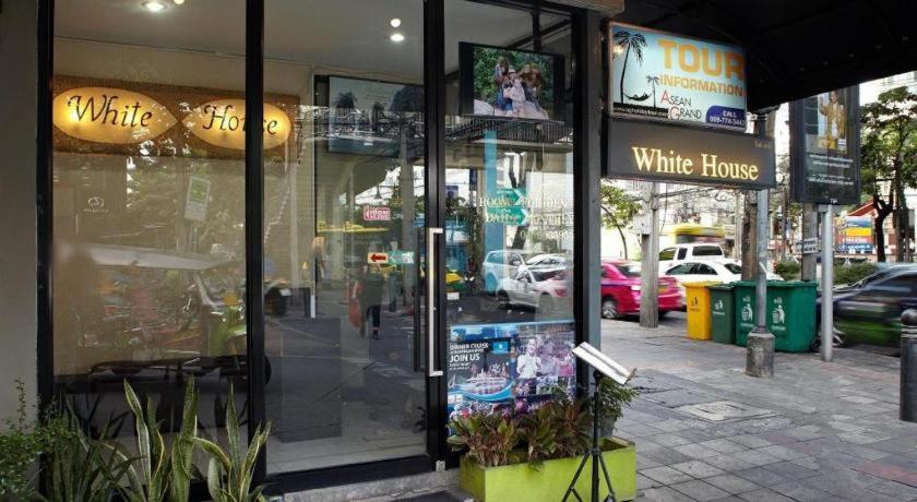 White House Asoke Sukhumvit 18 Hotel Banguecoque Exterior foto